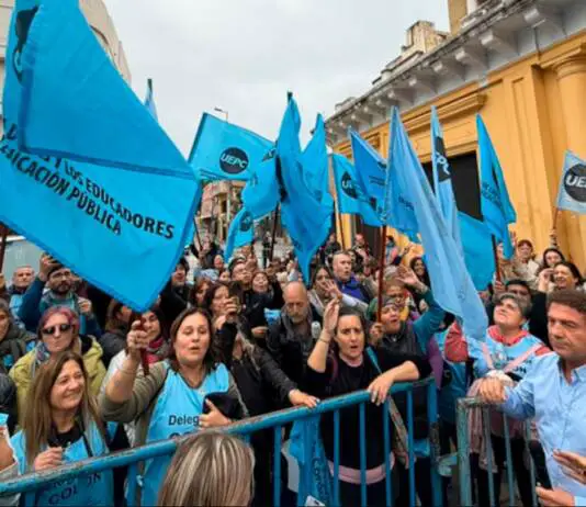 En una tensa asamblea, la UEPC aprobó la cuarta oferta salarial de la Provincia