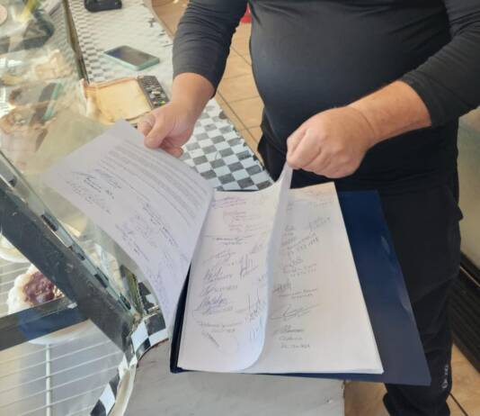Comerciantes de Av. Cárcano juntan firmas pidiendo la relocalización del refugio Cura Brochero