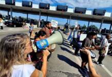 Antes del paro, docentes protestaron en el peaje hacia Villa Carlos Paz