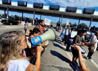 Antes del paro, docentes protestaron en el peaje hacia Villa Carlos Paz