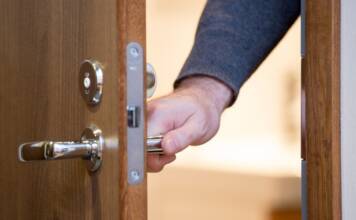 Rechazan desalojo de una mujer y sus hijos de la propiedad del padre de los niños