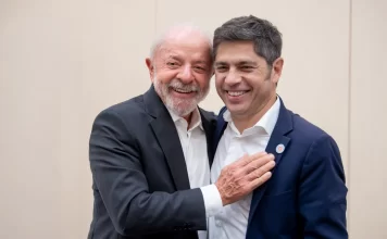 Axel Kicillof se reunió con Lula en Barcelona y cuestionó las políticas de Milei