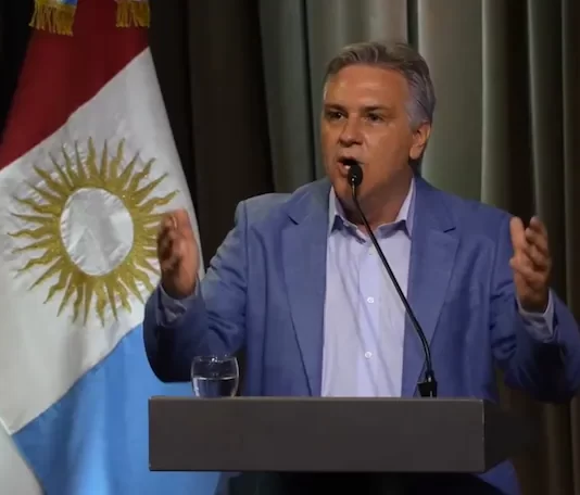 Llaryora reclamó por el PAMI y defendió la inversión en universidades en Córdoba