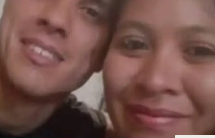 madre y padrastro del niño