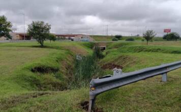 Tragedia en la Circunvalación: un conductor murió tras perder el control y caer en una zanja