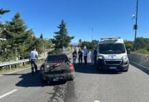 Perdió el control de su auto y chocó contra un muro en Costa Azul