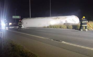 Chocaron dos camiones en la autopista Córdoba-Rosario y murió un conductor