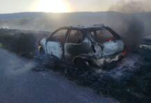 Se prendió fuego un auto en Copina y sofocaron incendio de pastizales