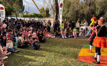 Color, acrobacias y alegría: Multitudinario festejo por el Día del Circo en la costanera