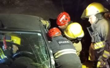 Choque múltiple en Villa Santa Cruz del Lago: un conductor quedó atrapado en un auto