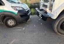 Choque entre un camión y una moto dejó un joven herido en Carlos Paz