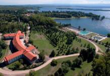 El llanto en vivo del intendente de Embalse ante la venta de los hoteles: «No puedo dormir por esto»