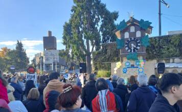 El Reloj Cucú celebró sus 68 años con una fiesta popular en Carlos Paz