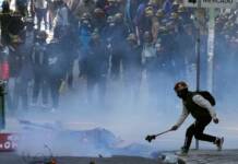 Máxima tensión en Bolivia: policías y militares se enfrentaron con manifestantes para liberar los accesos a La Paz