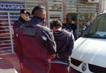 Se negó a mover su auto mal estacionado frente al Banco Nación y terminó preso