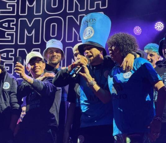 Locura por Belgrano Campeón: La Mona Jiménez celebró con el plantel Celeste