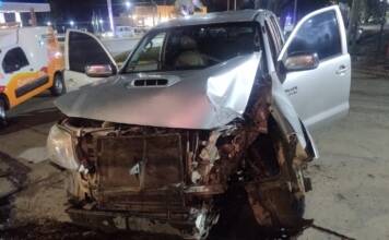 Carlos Paz: una mujer y su hijo resultaron heridos tras chocar contra un poste en avenida San Martín