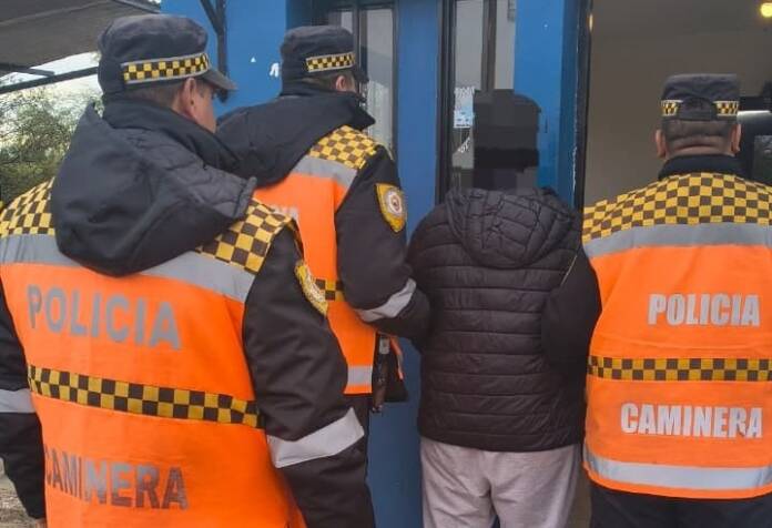 Lo paró la caminera y descubrieron que llevaba cocaína y miles de dólares