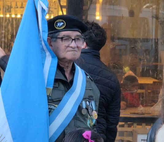 Carlos Paz latió con el corazón de Malvinas: emotivo desfile y cierre del ciclo «En primera persona»