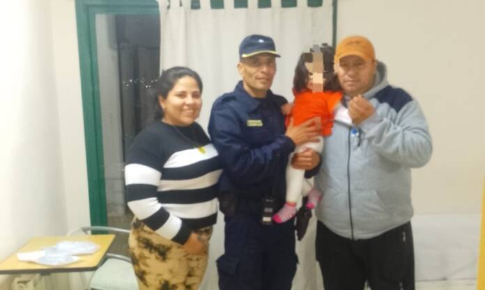 Tanti: una niña de un año cayó a una pileta y fue asistida de urgencia por la Policía