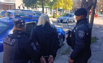 Se querían poner lindas: Detuvieron a dos mujeres por robar maquillaje y bijouterie en un comercio de Carlos Paz