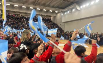 Emotiva promesa a la Bandera en Carlos Paz: los chicos vivieron una jornada inolvidable en el Arena (videos y fotos)