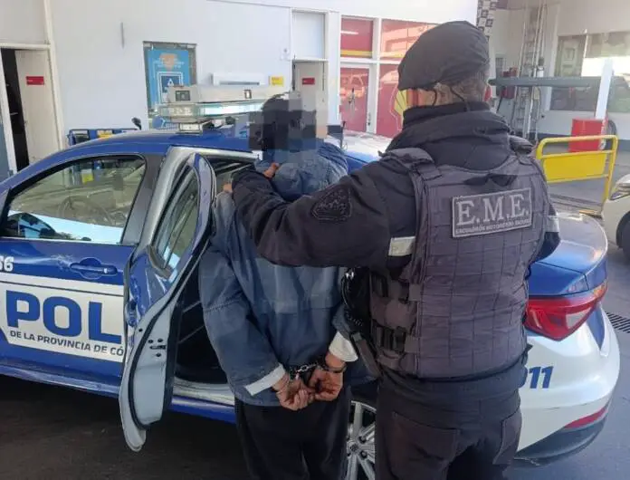 Amenazó con un hacha en un hostel y terminó detenido en Carlos Paz