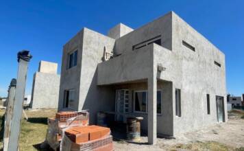 Prometían casas que nunca construyeron: un padre y sus dos hijos irán a juicio acusados de estafas por más de $800 millones