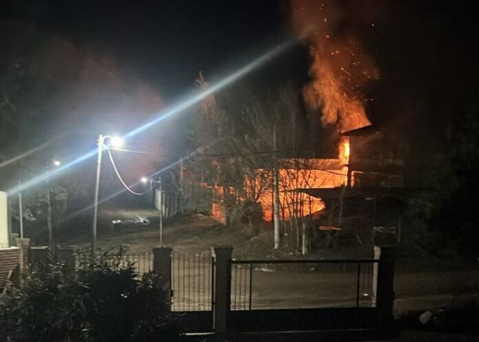 Susto en Cosquín: un calefactor provocó un incendio y una persona sufrió quemaduras
