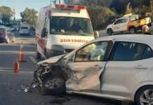 Caos vehicular por un impactante choque entre dos autos en Villa del Lago