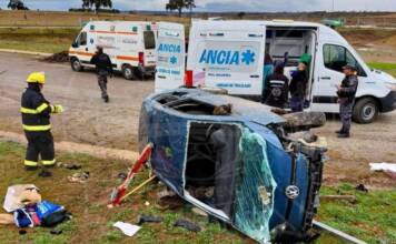 Accidente en la Ruta C-45: volcó un auto y rescataron a una mujer que había quedado atrapada