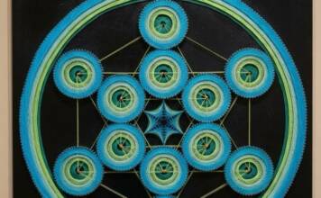 El arte de tensar hilos y de geometría sagrada: Victoria Blume presenta su muestra de hilogramas en Carlos Paz