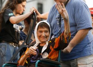 Murió Taty Almeida, histórica referente de Madres de Plaza de Mayo