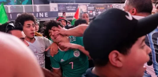 Brutal enfrentamiento entre hinchas argentinos y argelinos en Estados Unidos