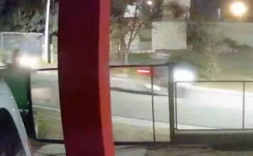 Violento robo en el centro de Carlos Paz: la tiraron de la moto para robársela cuando volvía de trabajar