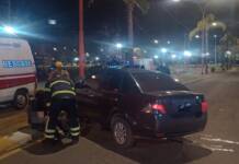 Iban en un auto, chocaron contra una columna en el centro de Carlos Paz y sufrieron graves heridas