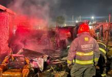 Bomberos salvaron a una mujer en un incendio en Córdoba