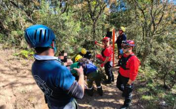 Rescataron a una turista lesionada en un sector de difícil acceso de Tanti