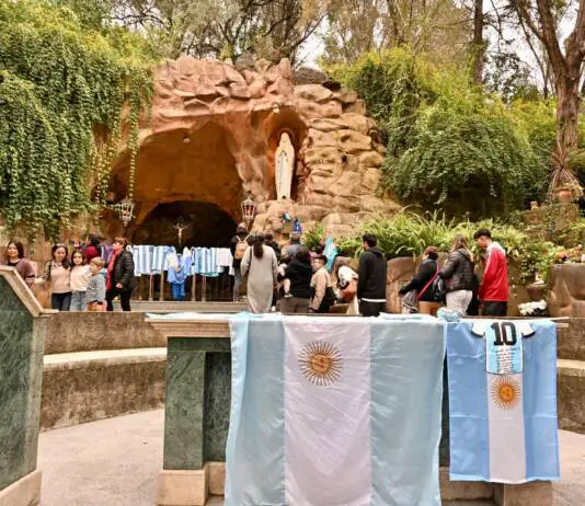 La plegaria final: Las muestras de fe en el día de Argentina – España