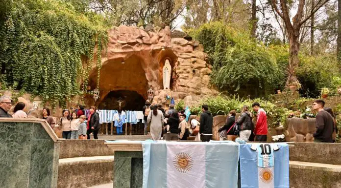La plegaria final: Las muestras de fe en el día de Argentina – España