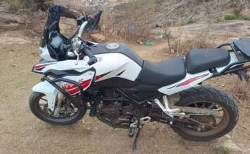 Hallan una motocicleta robada en un descampado en barrio Colinas