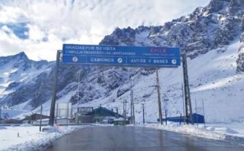 Más de 1.500 camiones permanecen varados y Mendoza prepara un operativo para liberar el Paso Cristo Redentor