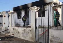 Voraz incendio destruyó una vivienda en Córdoba: dos personas con graves quemaduras
