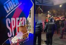 Ocasionó destrozos un local comercial y dañó una moto en pleno centro de Carlos Paz