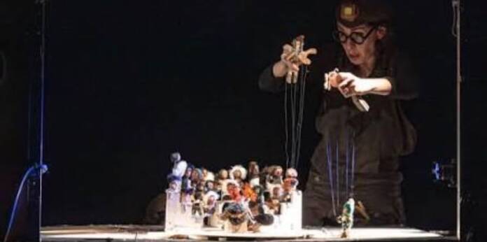 marionetas en libertad