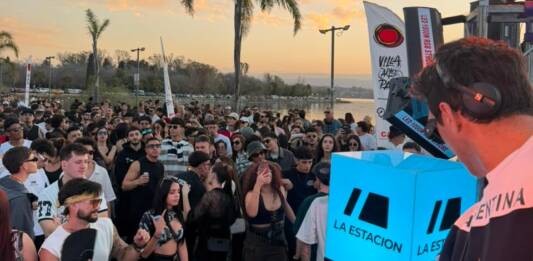 Carlos Paz vibró con el DJ Østil: una multitud disfrutó de un atardecer de música electrónica