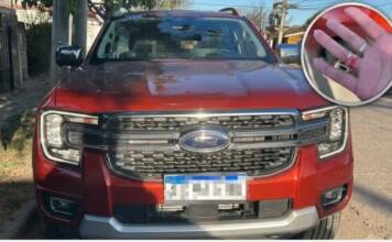 Córdoba: se resistió a una multa y arrastró a una policía con su camioneta