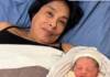 Una mujer de 62 años dio a luz a su primer hijo y marcó un récord en el país
