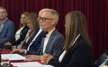 Con tono electoral y críticas a la oposición, Avilés llamó a reforzar la «identidad carlospacense»