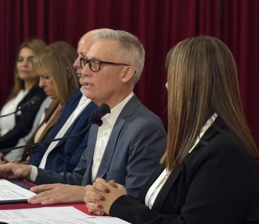 Con tono electoral y críticas a la oposición, Avilés llamó a reforzar la «identidad carlospacense»
